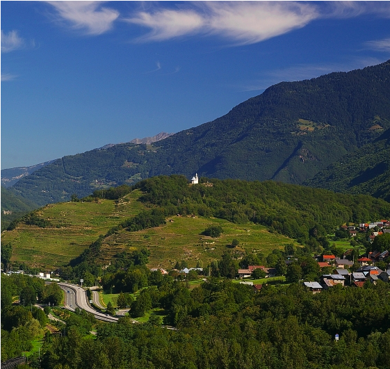 Domaine des Ardoisieres is located within the French Alps and crafts brilliantly unique wines native to Savoie.