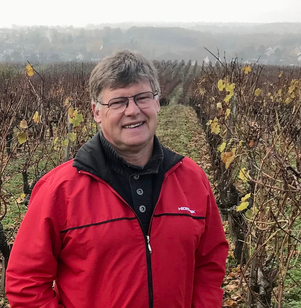 Richard Leroy standing in es Noels de Montbenault.